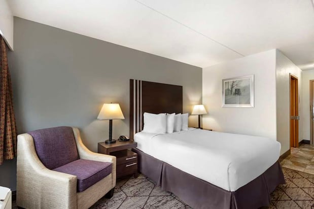 Images Best Western Plus Longbranch Hotel & Convention Center