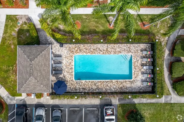 Images Pineview Apartments