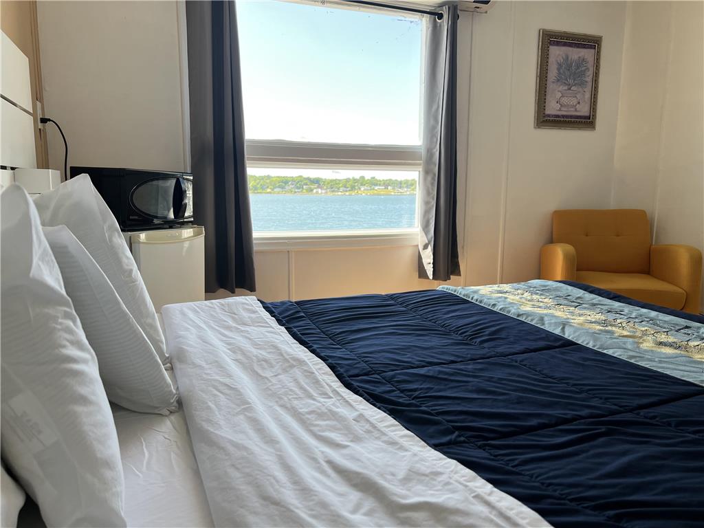 Images Harbourview Inn, SureStay Collection by Best Western