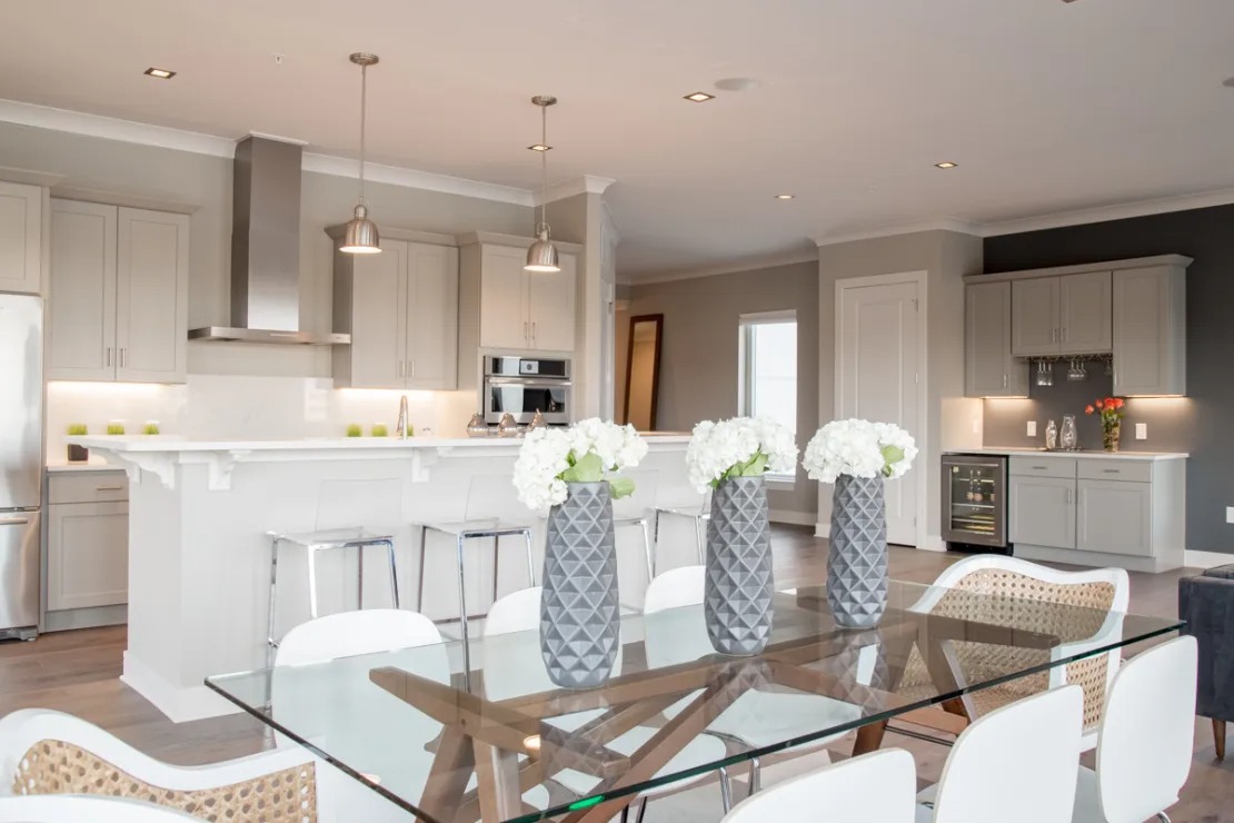 Open-Concept Kitchens Featuring Island or Breakfast Bar 