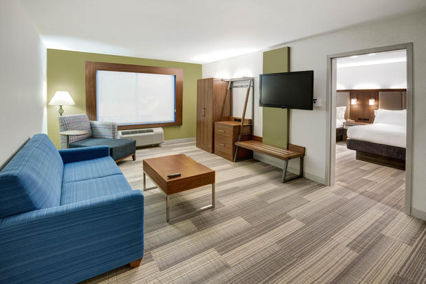 Images Holiday Inn Express & Suites Woodbridge, an IHG Hotel