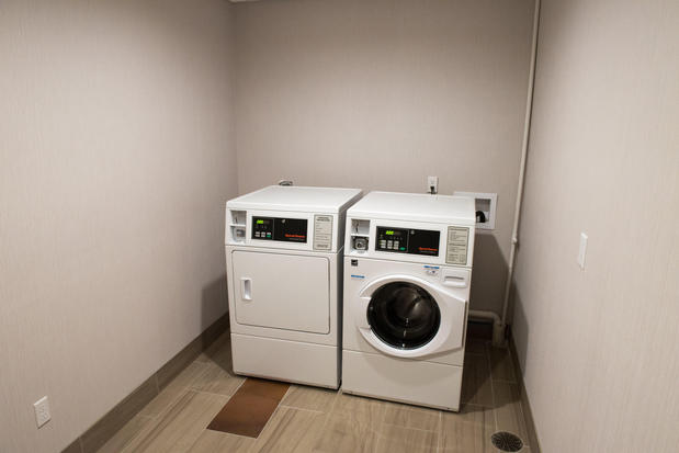 Images Holiday Inn Express & Suites Louisville N - Jeffersonville by IHG