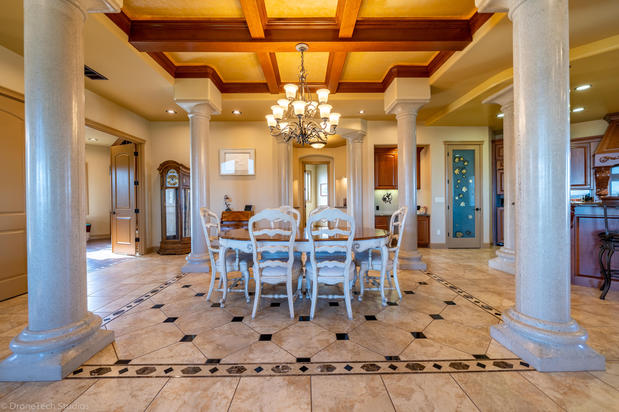 Images Sarah Matthews - Golden Gate Sotheby's International Realty
