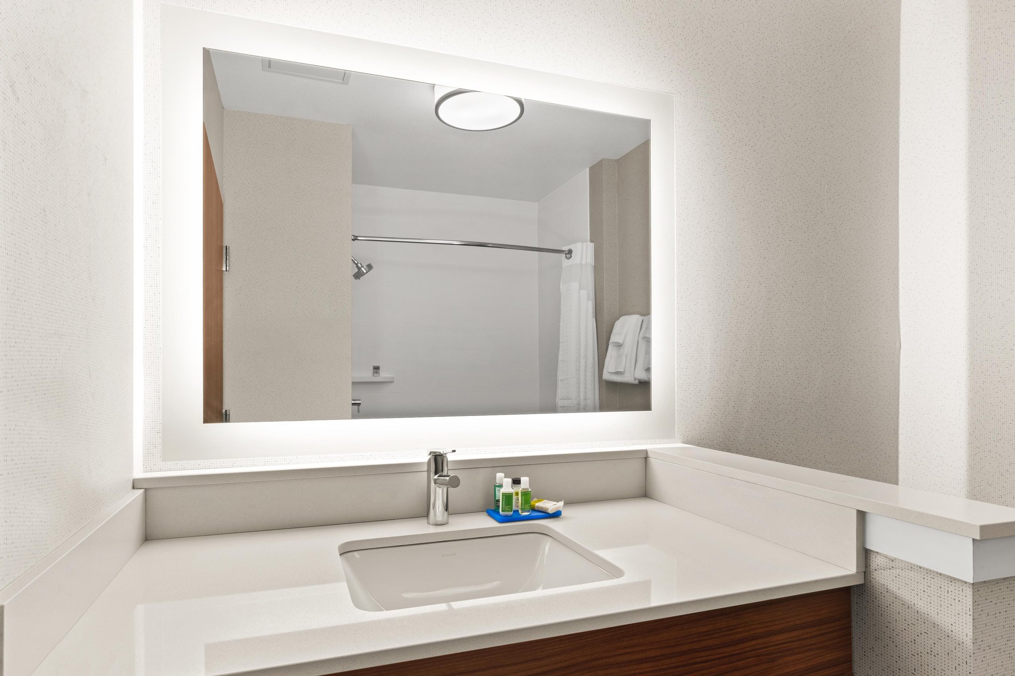 Holiday Inn Express & Suites Willows by IHG Image