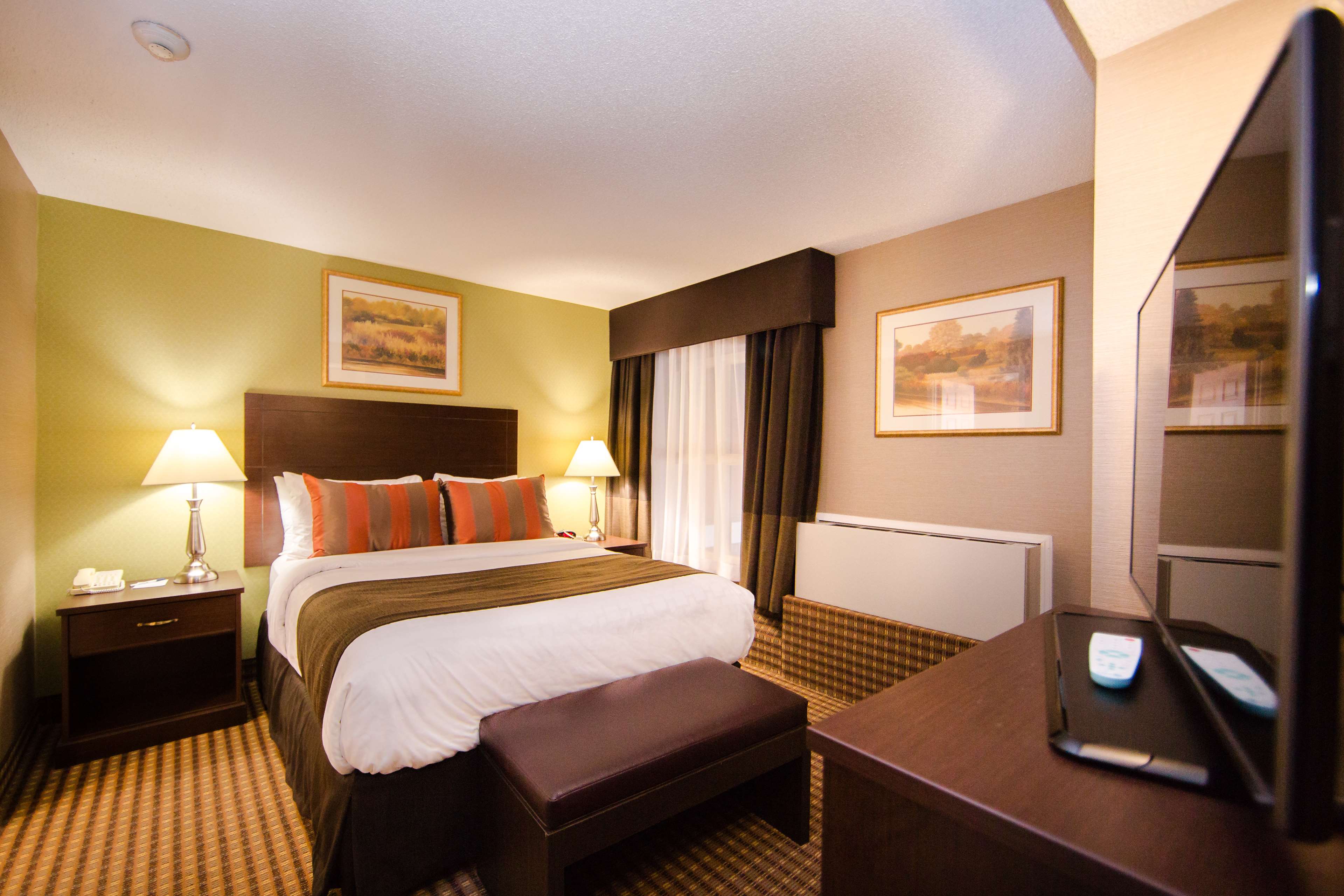 Queen Suite Best Western Plus Ottawa Kanata Hotel & Conference Centre Ottawa (613)828-2741