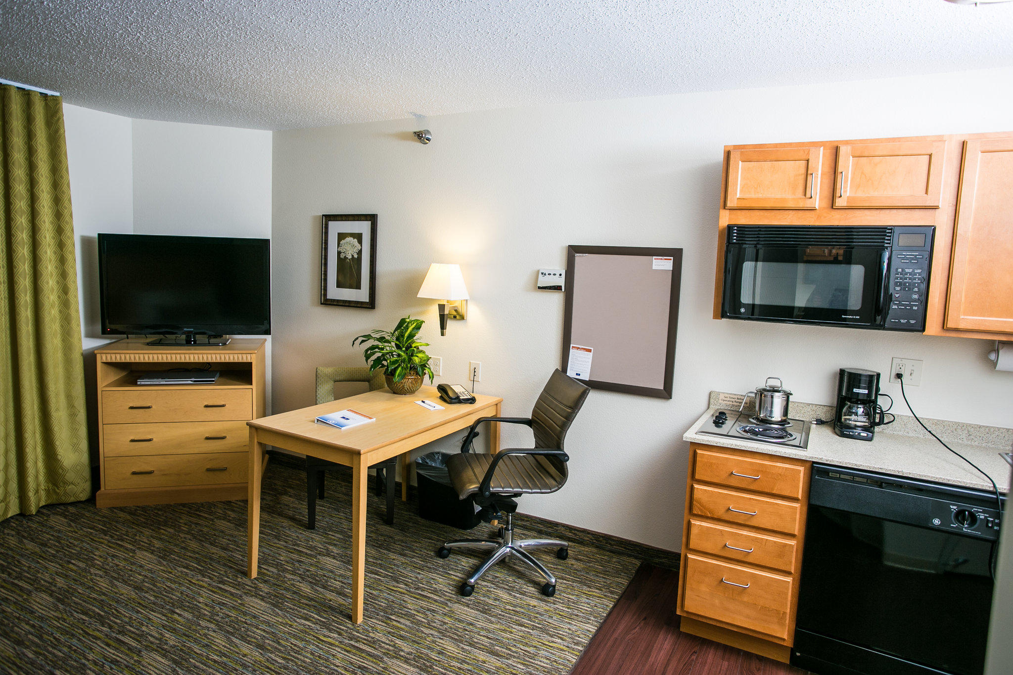 Candlewood Suites Fargo-N. Dakota State Univ., an IHG Hotel Fargo (701)235-8200
