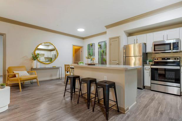 Images Summerwind Apartments