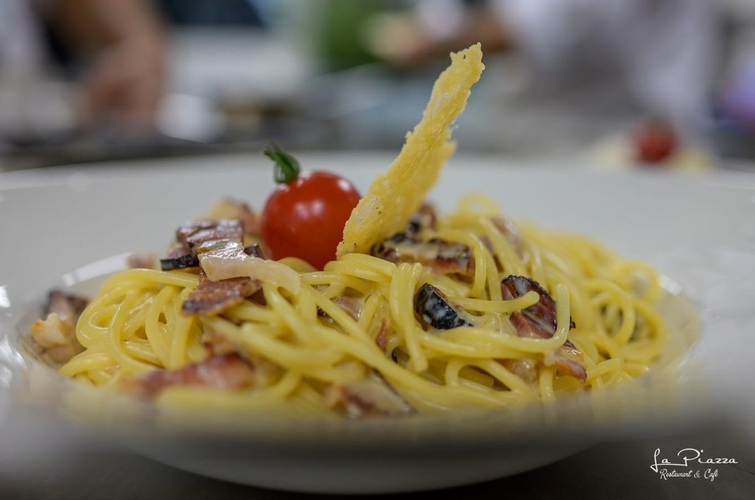 Restaurant La Piazza Friesenberg, Friesenbergplatz 7 in Zürich