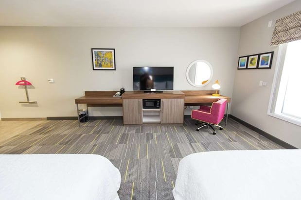 Images Hampton Inn Mustang