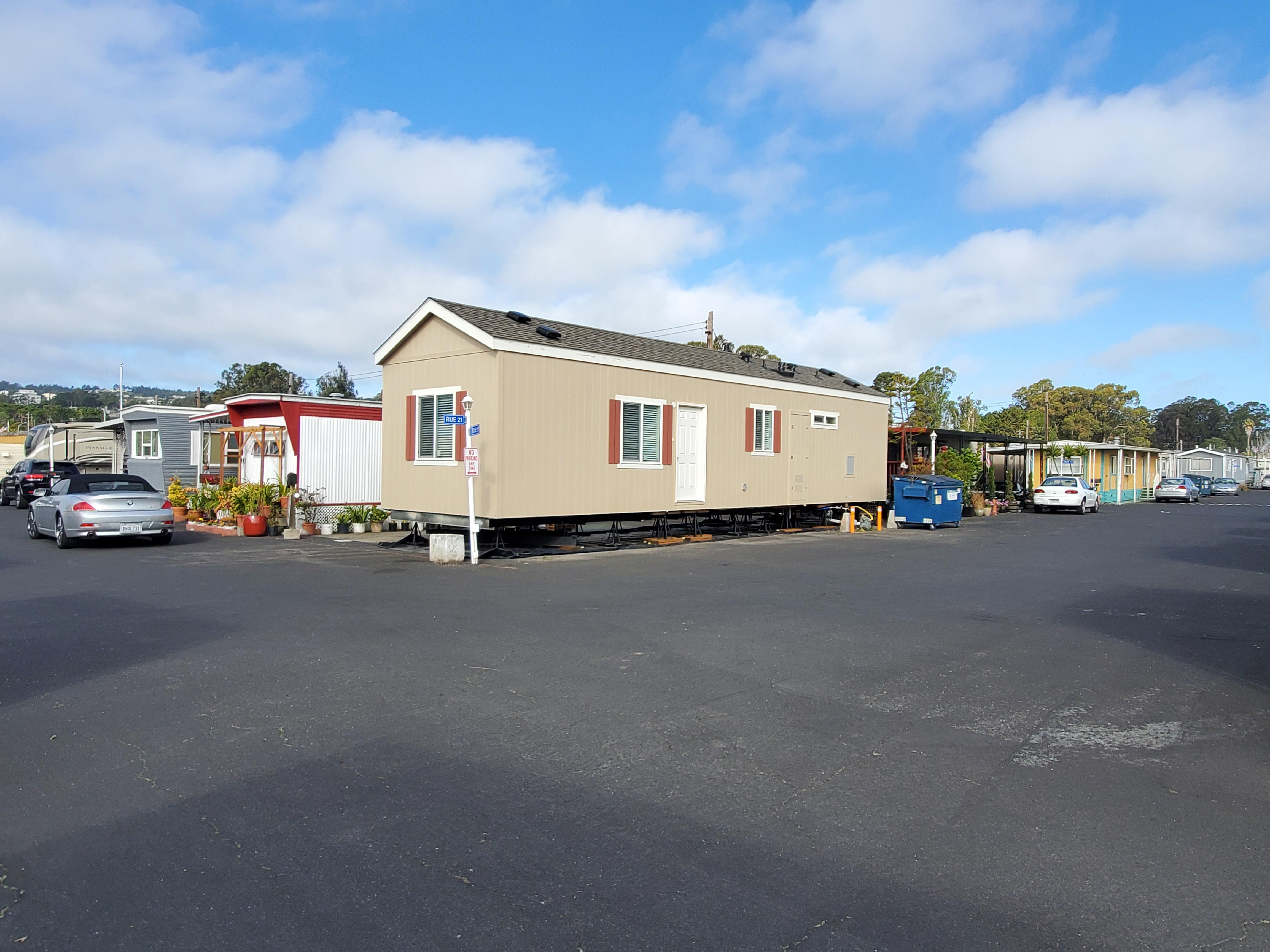 Want an opportunity to own a mobile home in South San Francisco? This is a model home from Advantage Homes, a partner of Treasure Island Mobile Home and RV Park to help you decide in finding your perfect home.