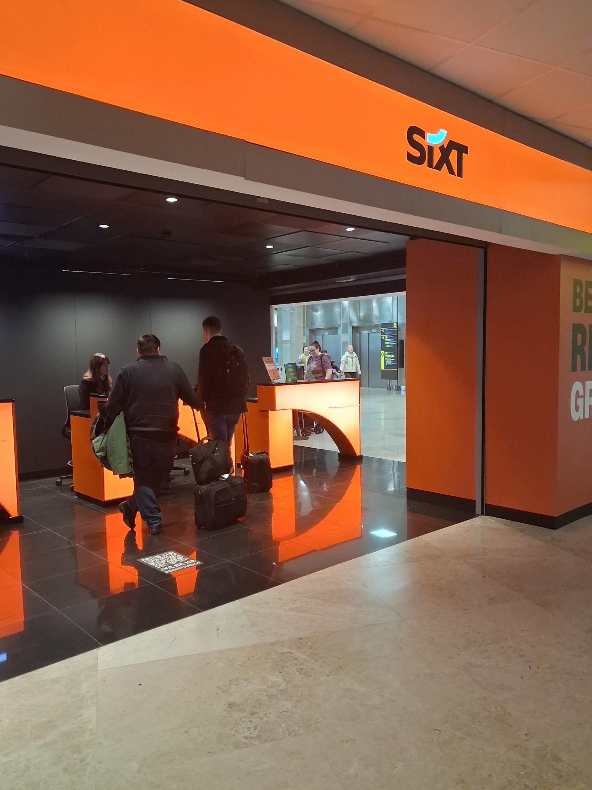 SIXT Alquiler de Coches - Valencia Aeropuerto (VLC) 12