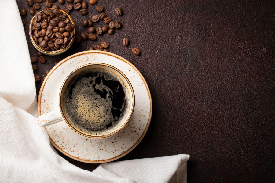 Tchibo
Bekannt geworden durch Kaffee, finden Sie heute auch eine Menge anderer Non-Food-Produkte. Haushaltsutensilien, Kleidung und noch vieles mehr. Das Angebot erneuert sich jede Woche und wird damit niemals langweilig!