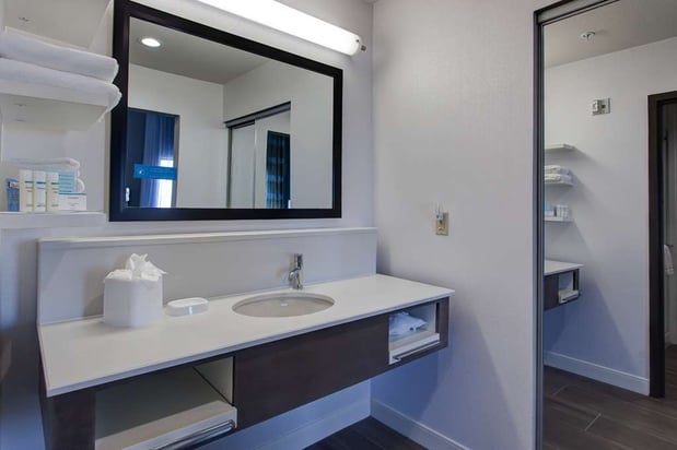 Images Hampton Inn & Suites Wichita/Airport