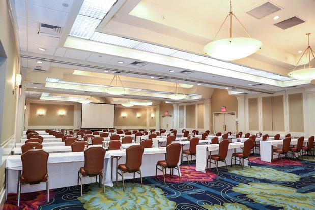 Images Crowne Plaza Virginia Beach Town Center by IHG