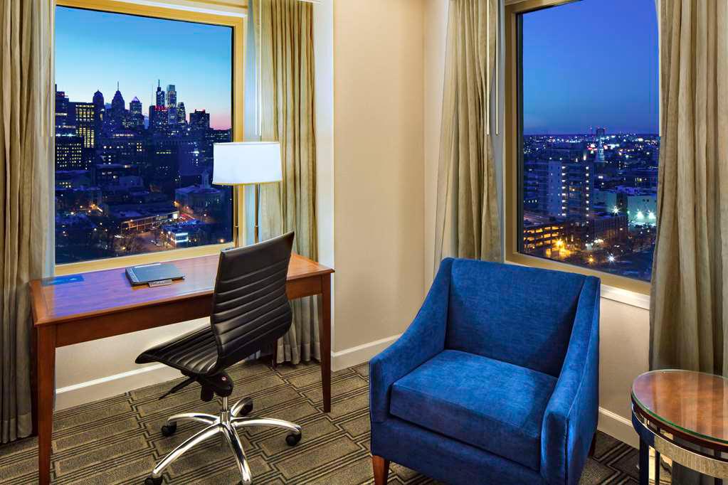 Guest room Hilton Philadelphia at Penn's Landing Philadelphia (215)521-6500