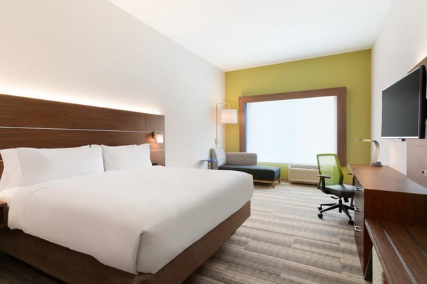 Images Holiday Inn Express & Suites Cincinnati NE - Redbank Road by IHG