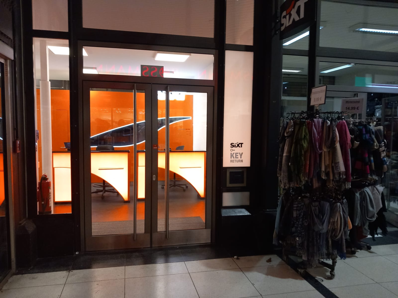 SIXT Autovermietung Kassel-Wilhelmshoehe Bahnhof, Willy-Brandt-Platz 1 in Kassel