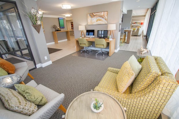 Images Holiday Inn Blmgtn Arpt South - Mall Area by IHG