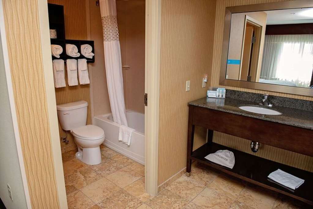 Guest room bath