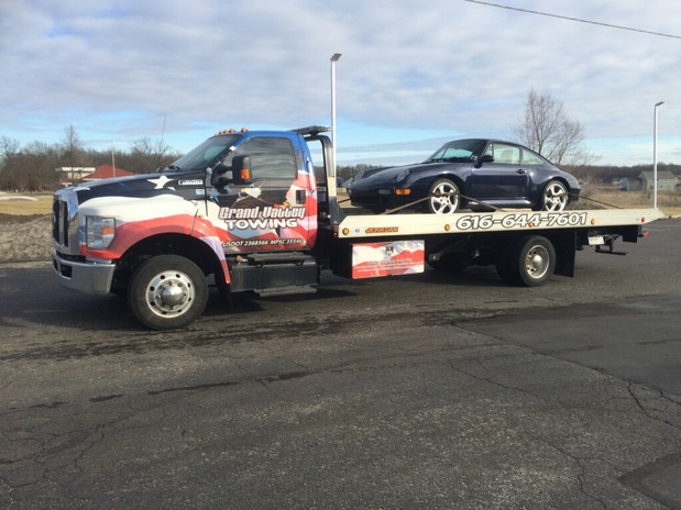 Images Grand Valley Towing