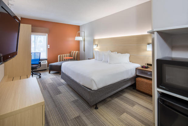 Images Holiday Inn Express Cedar Rapids (Collins Rd) by IHG