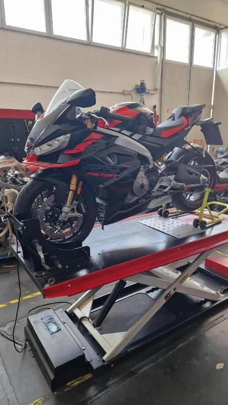 Images Nonsolomoto Officina e Concessionaria Moto Guzzi - Piaggio - Aprilia
