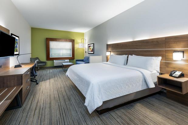Images Holiday Inn Express & Suites Junction, an IHG Hotel