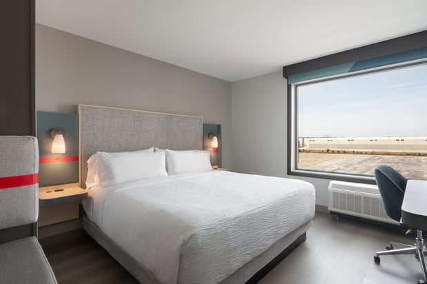 Images avid hotel Oak Creek by IHG