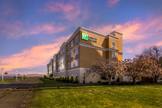 Images Holiday Inn Express & Suites Astoria by IHG