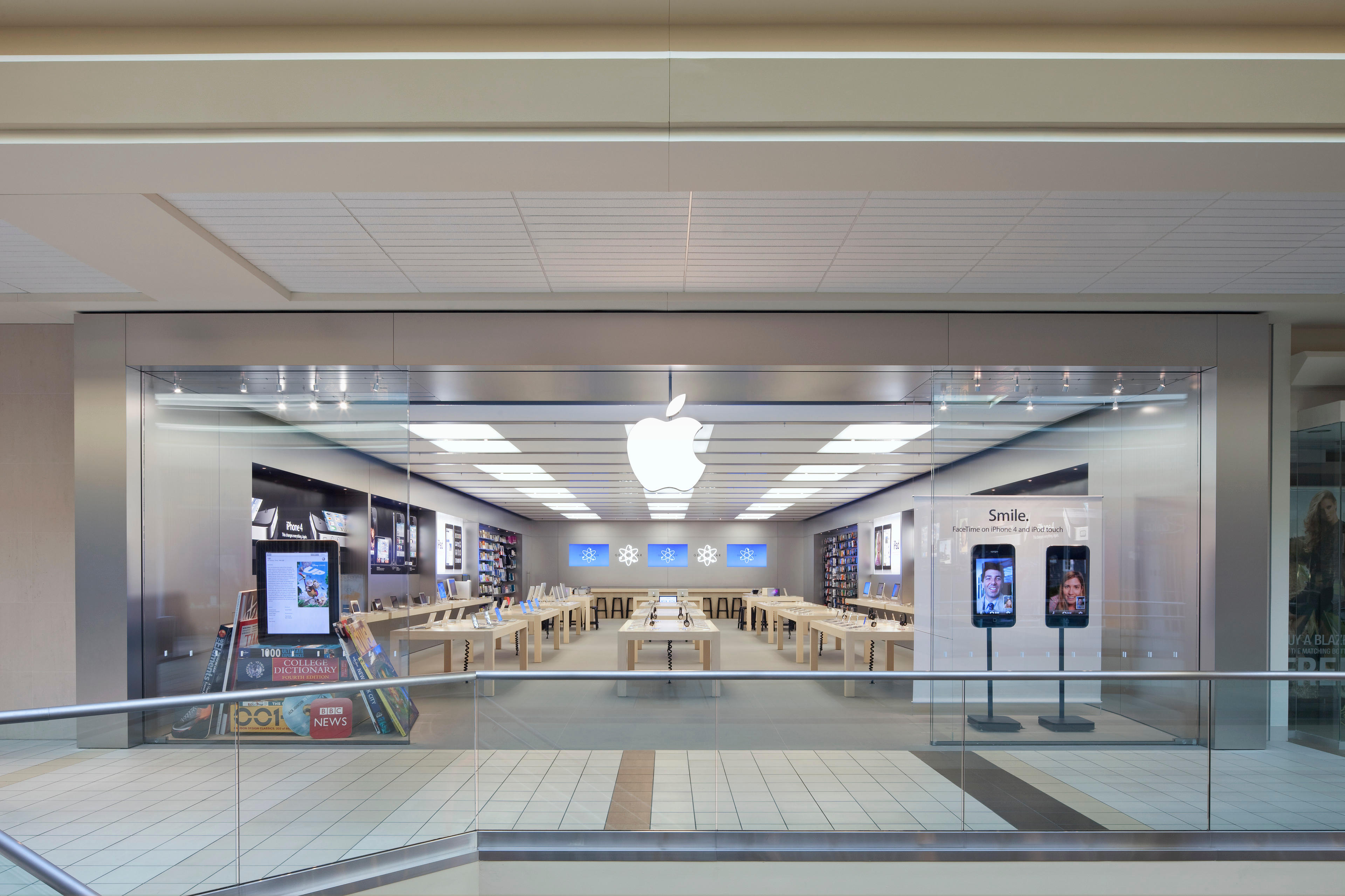 Images Apple Upper Canada Mall