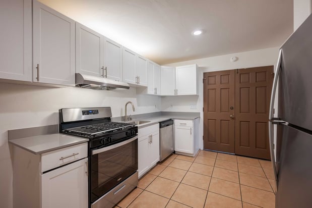 Images Solis Isla Vista