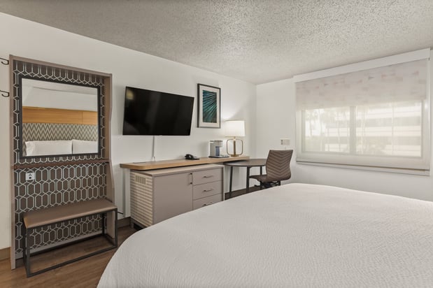 Images Holiday Inn Tampa Westshore - Airport Area by IHG