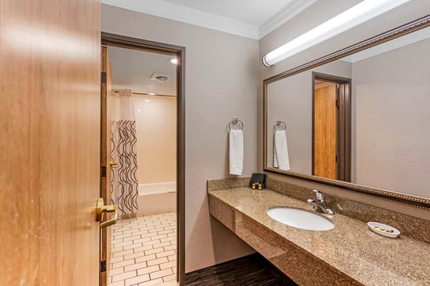 Images Best Western Plus Landmark Inn