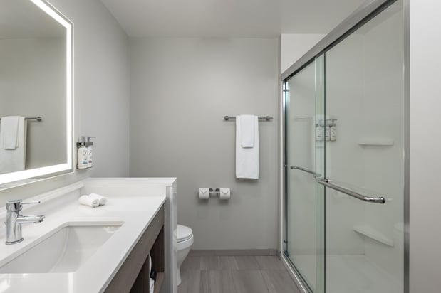 Images Holiday Inn Express & Suites Hawaiian Gardens by IHG