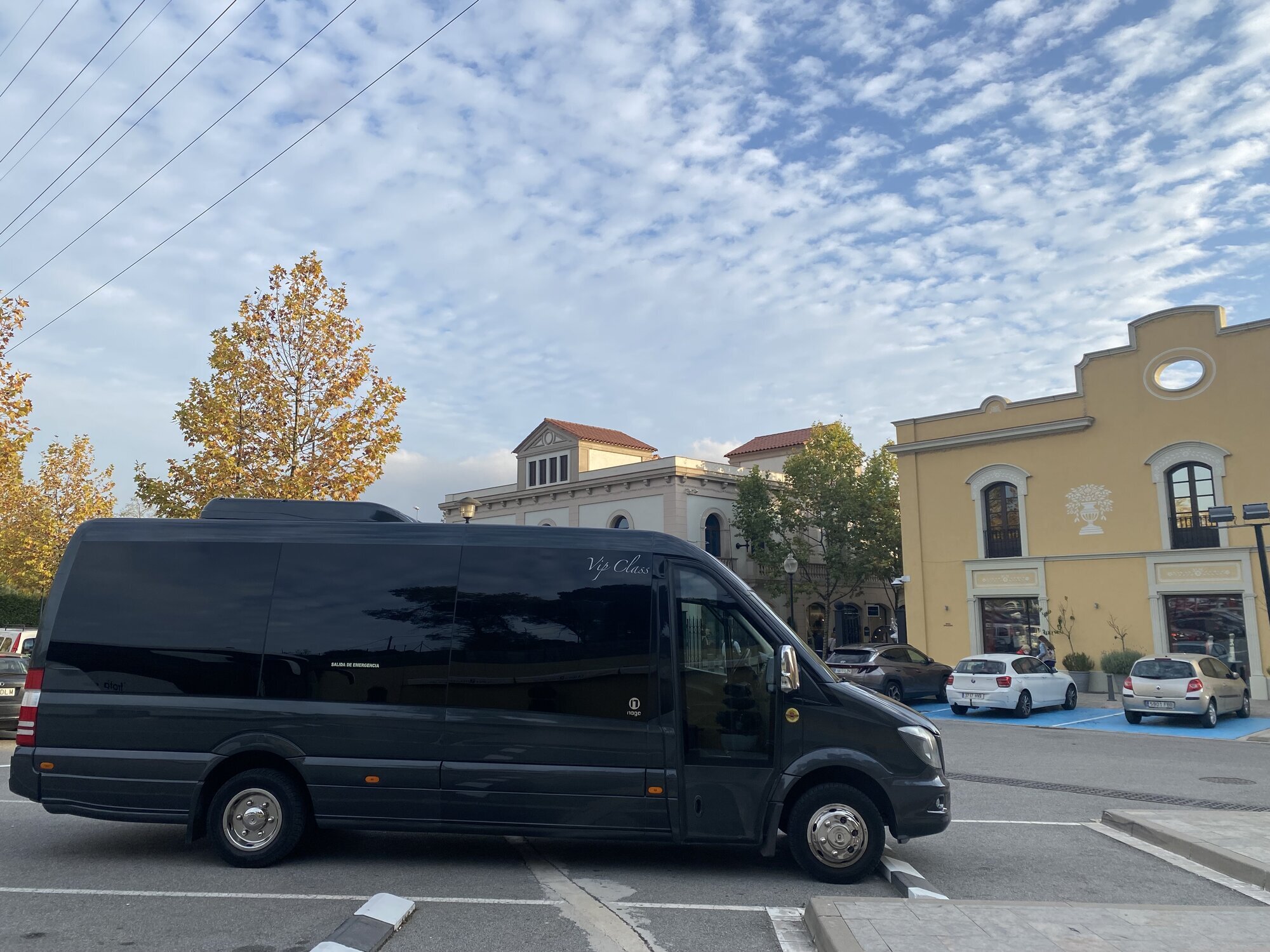 Images Fleet and Goo Minibus