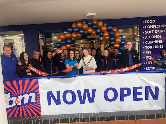 Store staff at B&M's new store in Hitchin were delighted to welcome Cllr Jean Green who cut the ribbon to officially open the store. Representatives from local charity Phase Hitchin joined Councillor Green as special guests for the morning, receiving £250