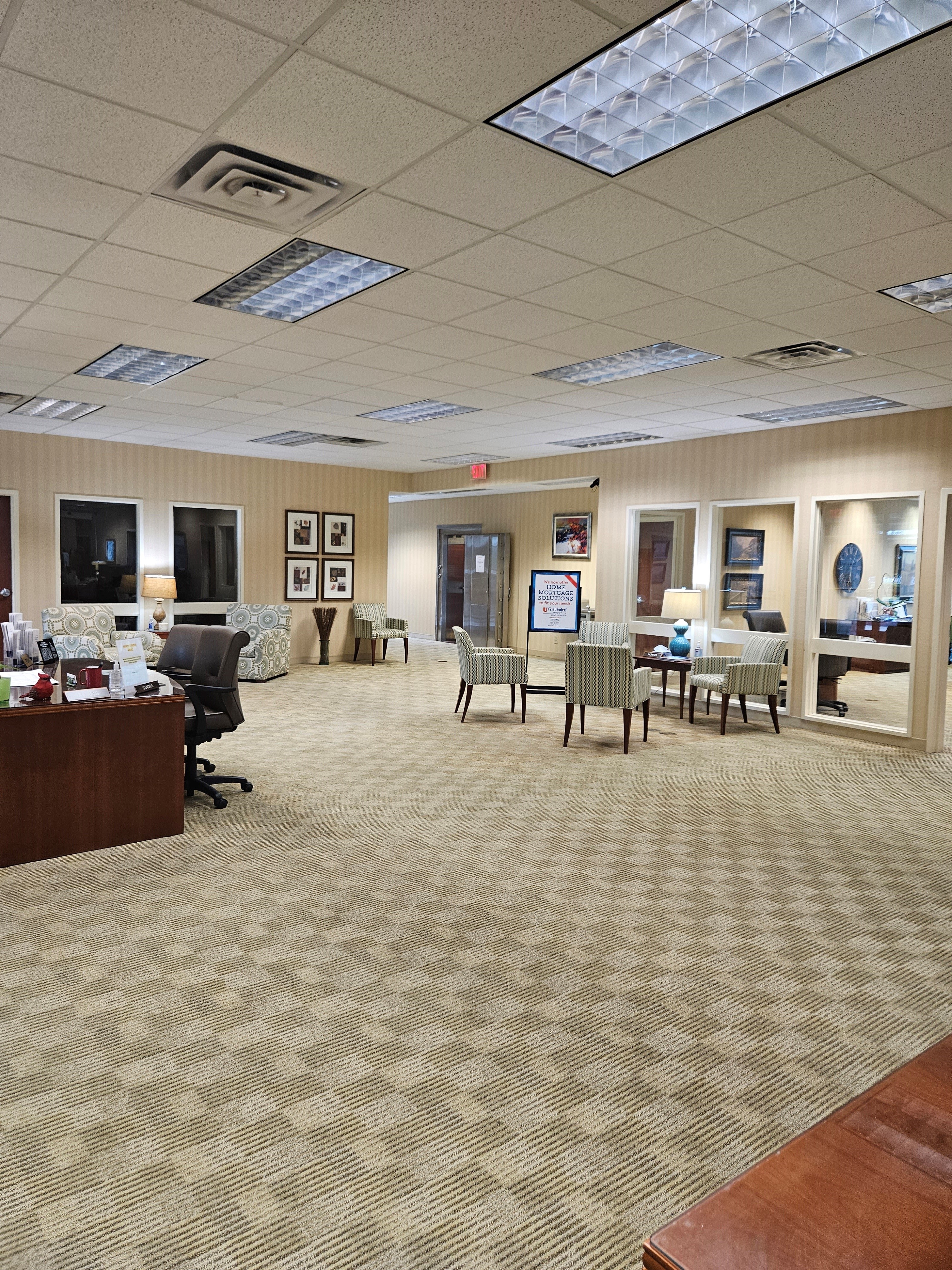 First United Bank - Pottsboro - interior banking offices
