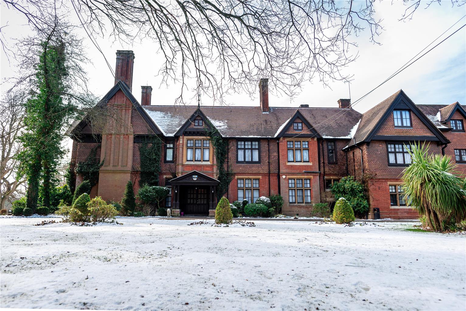 Hotel Exterior and Garden