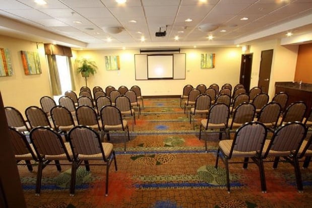 Images Holiday Inn Express & Suites Chicago-Algonquin by IHG