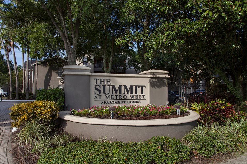 The Summit at Metrowest Apartments Photo