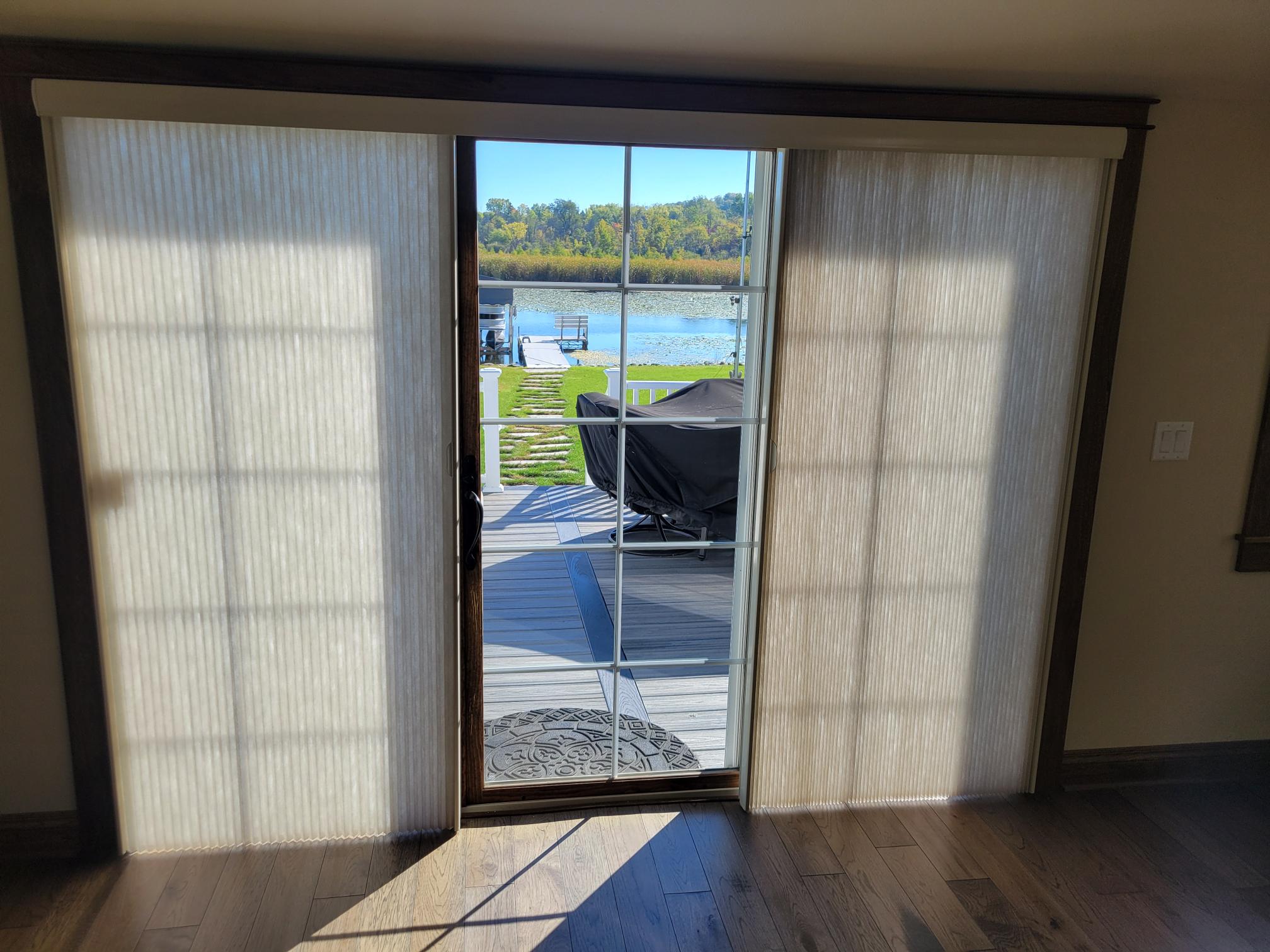 Soft light, smooth operation, and a view worth keeping ???????? These sliding shades filter sunlight while keeping the doorway functional and the room feeling open. Perfect for patios, decks, and everyday living.