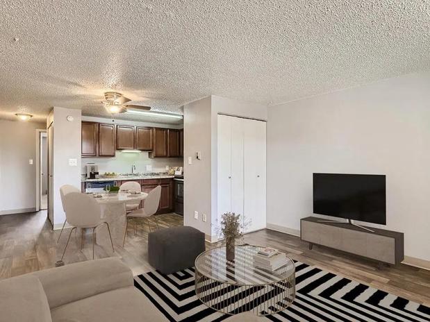 Images Fox Hill Apartments