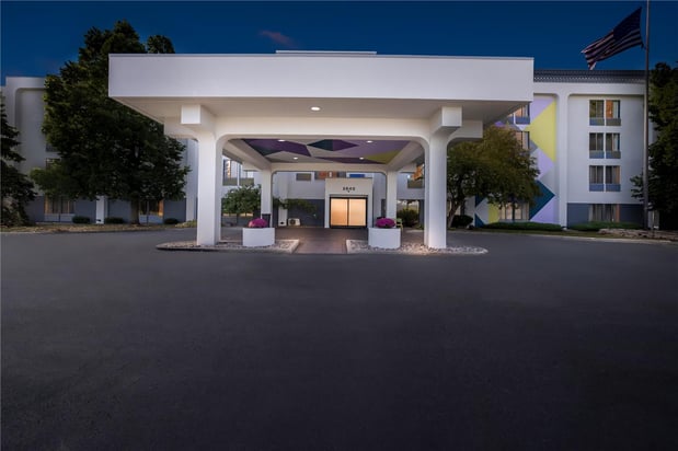 Images Spark by Hilton Green Bay