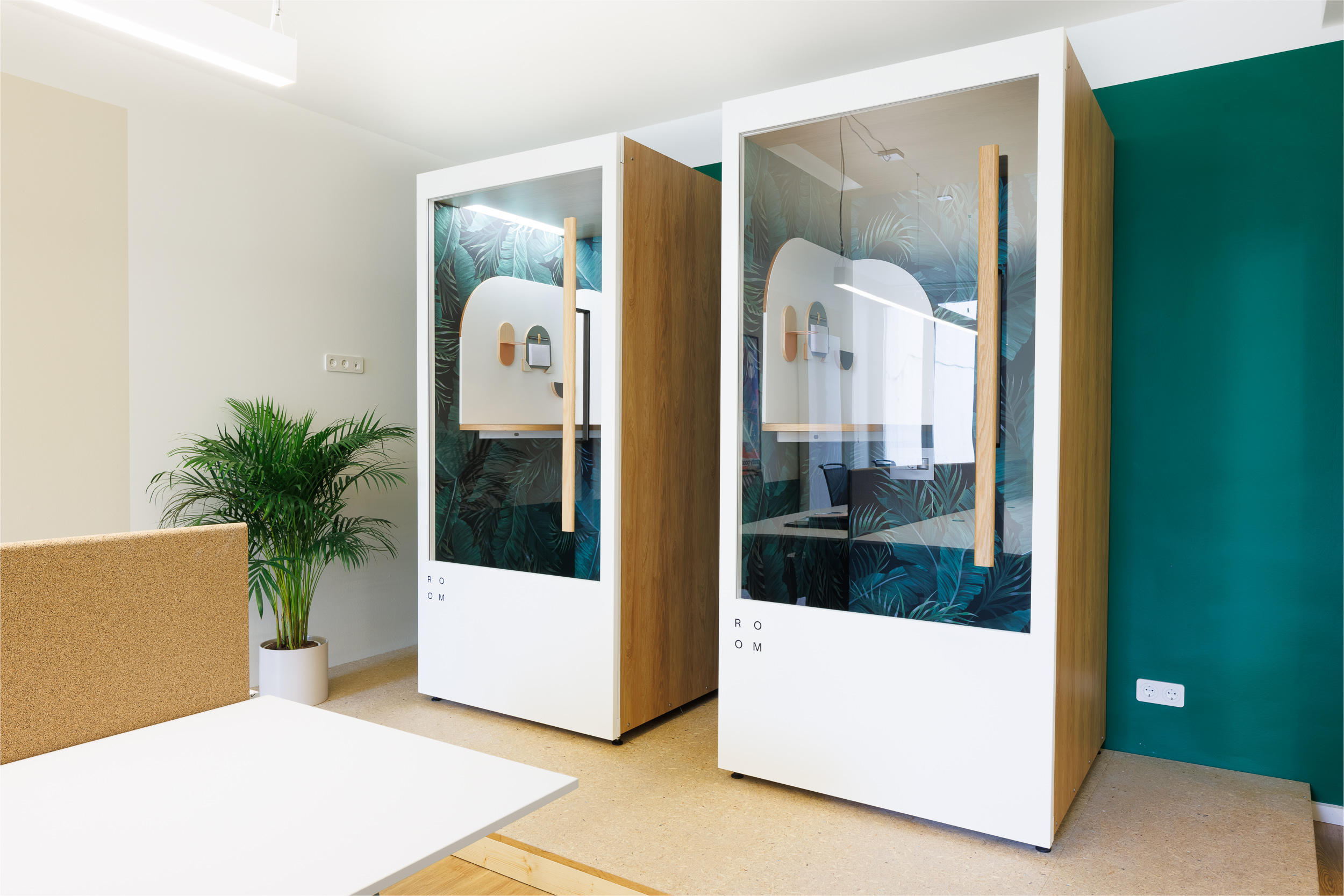 Phone Booths for meetings and undisturbed work