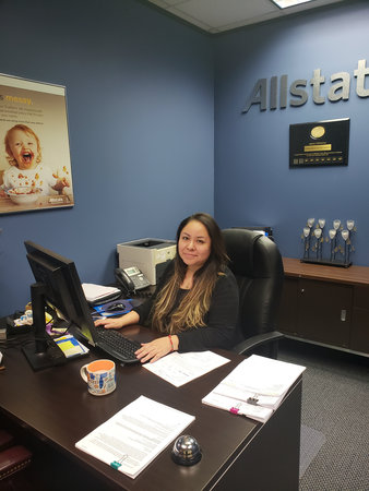 Images Shari Neubauer: Allstate Insurance