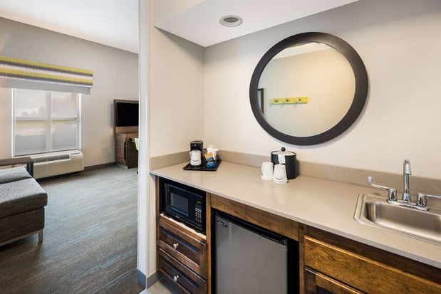 Images Hampton Inn & Suites Fredericksburg-at Celebrate Virginia