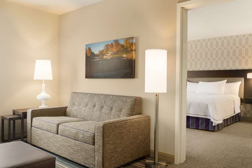 Guest room Home2 Suites by Hilton Menomonee Falls Milwaukee Menomonee Falls (262)737-7100