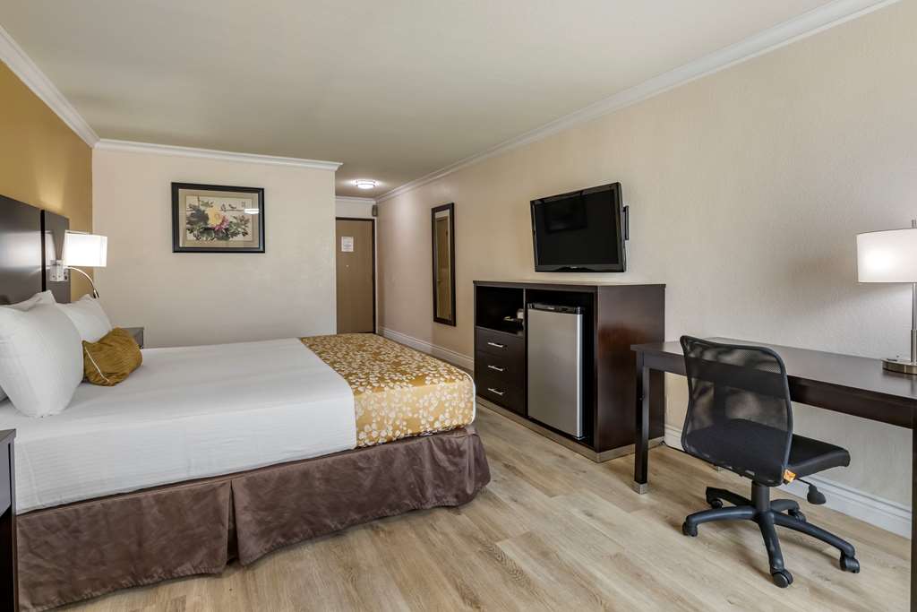 Mobile Accessible Guest room Best Western Plus South Bay Hotel Lawndale (310)973-0998
