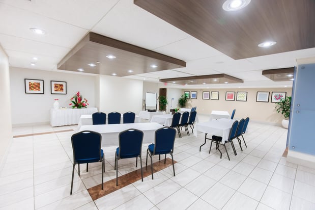 Images Holiday Inn Express Waikiki by IHG