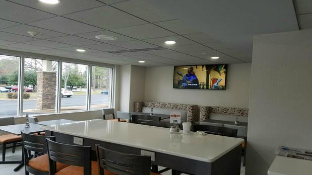 Images Holiday Inn Express Williamsbrg Busch Gardens Area by IHG